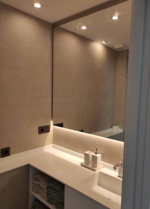 شقة Malecon 47 Apartamento Reformado En Primera Linea موتشيا المظهر الخارجي الصورة
